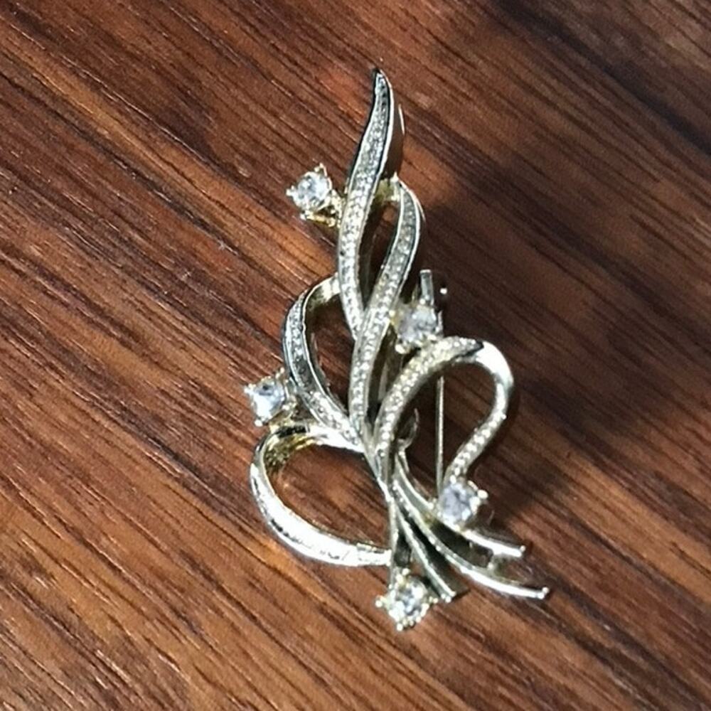 Vintage GERRY'S floral spray brooch, pin - gold tone with clear rhinestones